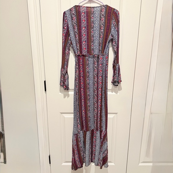 Elegant Boho Maxi Wrap Dress - Picture 6 of 8